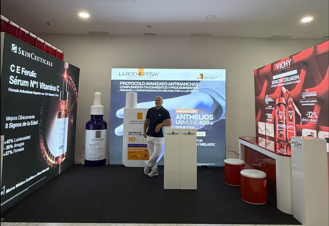 Estande de congresso com ativações de marcas dermatológicas