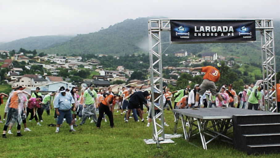 Enduro a pé - largada ao ar livre