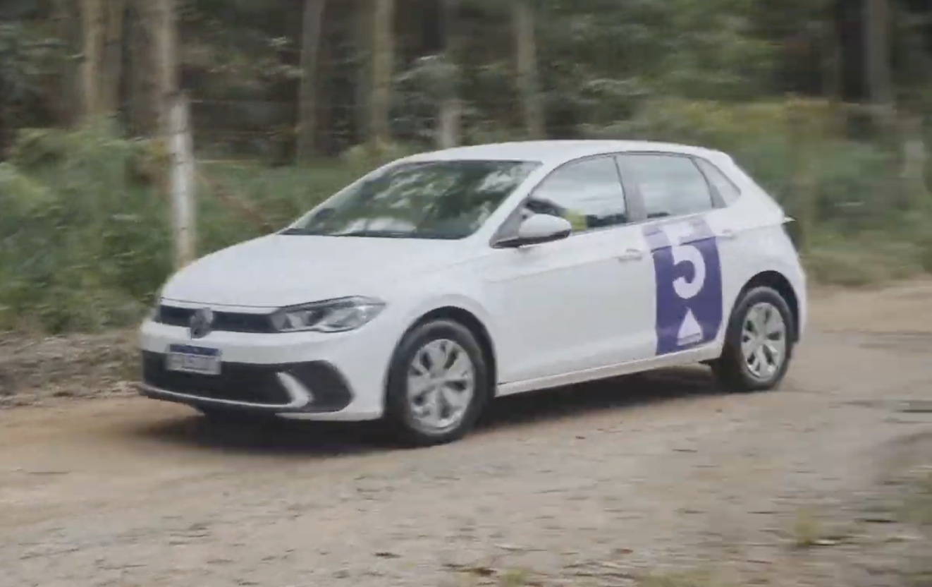 Rally Corporativo - carro em percurso