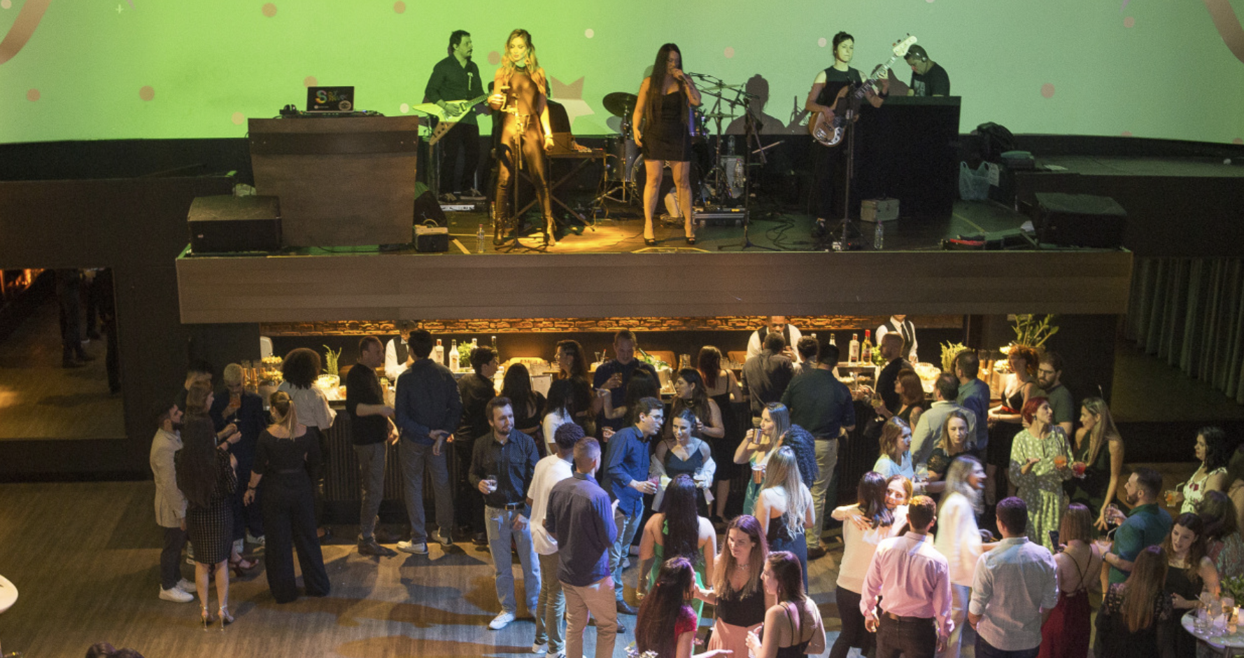 Show ao vivo em festa corporativa