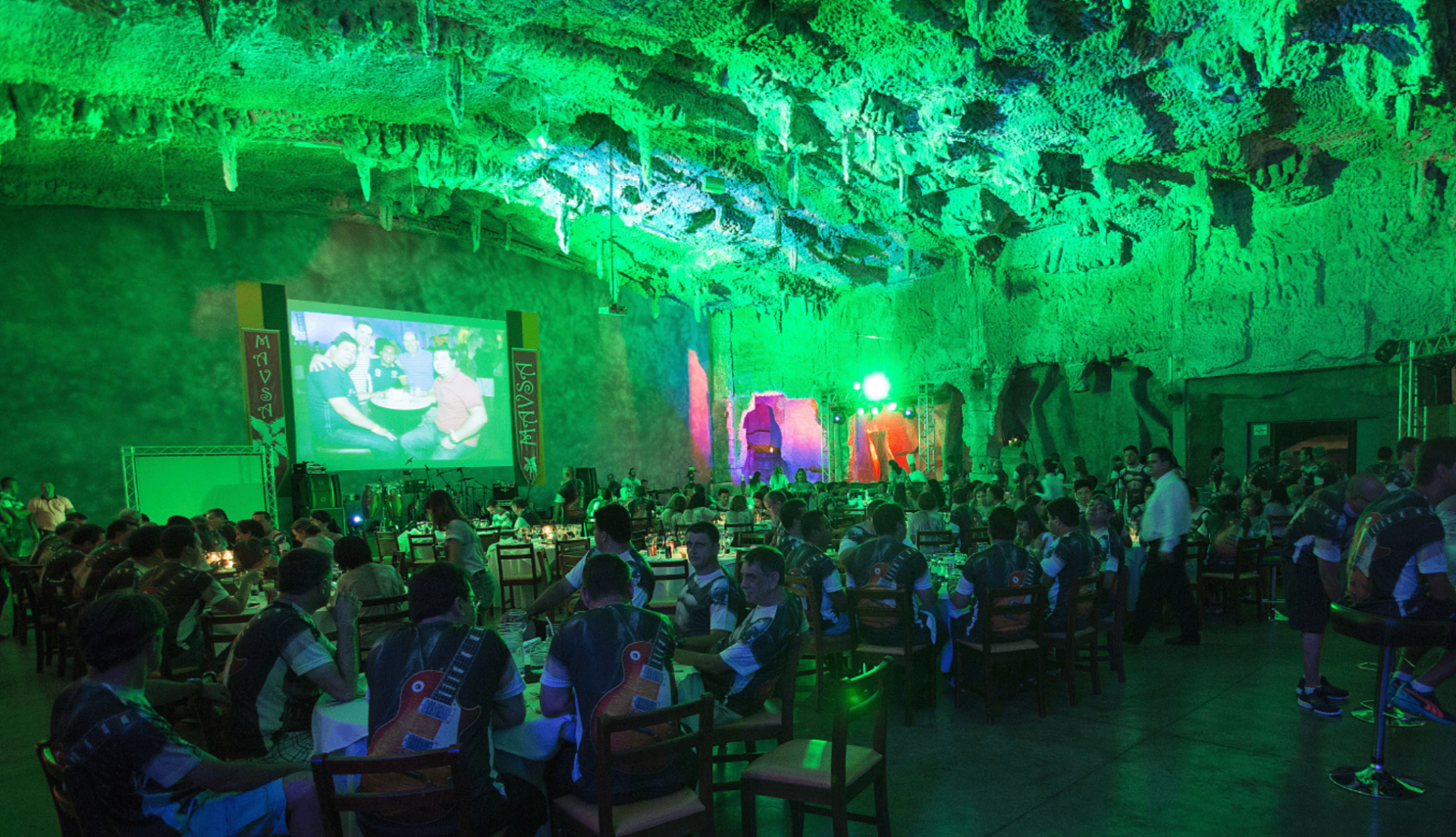 Festa na caverna
